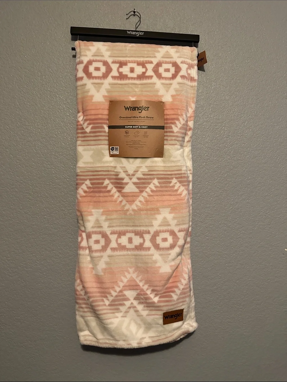 New Wrangler Aztec Print Oversized Plush Blanket 60”x70”
